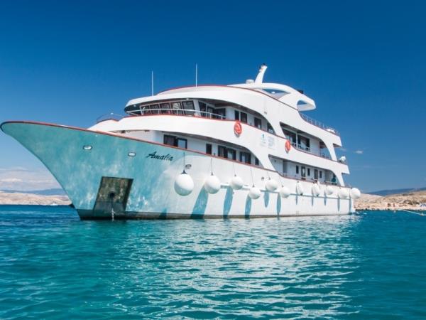 Dubrovnik to Split small ship cruise