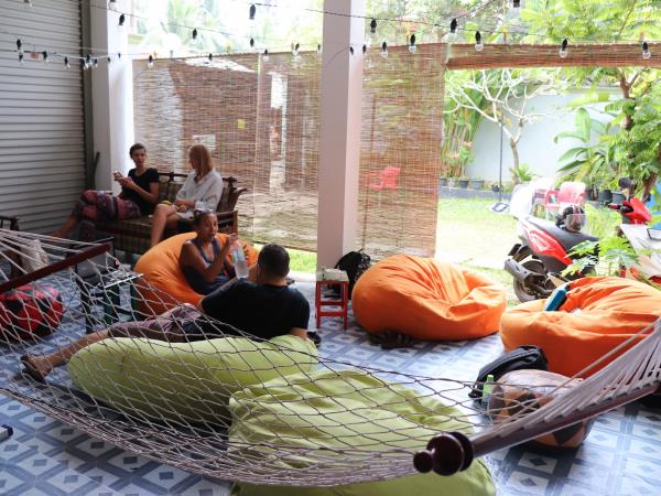Sri Lanka dog shelter volunteering