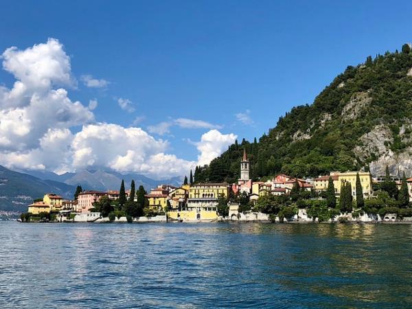 Lake Como art vacation