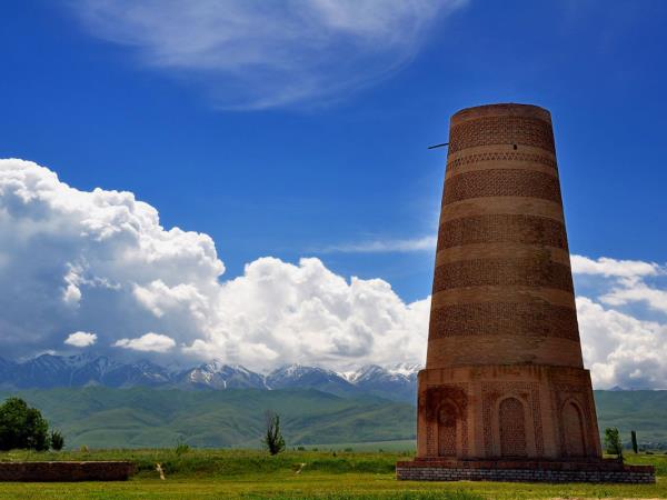 Kyrgyzstan tour, mountains, lakes and nomads
