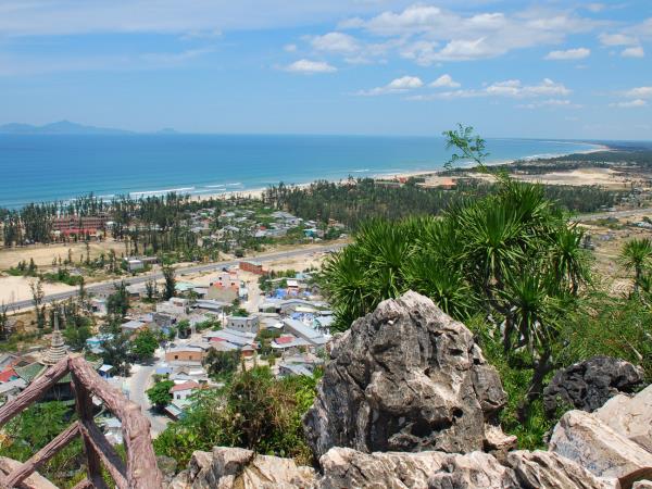 Vietnamese family vacation, small group