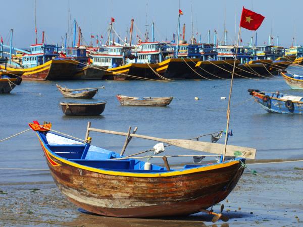 Vietnamese family vacation, small group