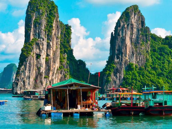 Vietnamese family vacation, small group