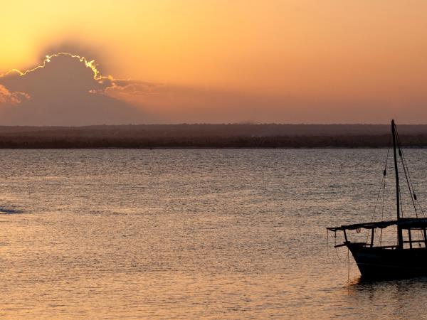 Zimbabwe national parks with Mozambique beach safari
