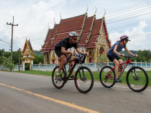 Hanoi to Halong Bay cycling vacation, Vietnam