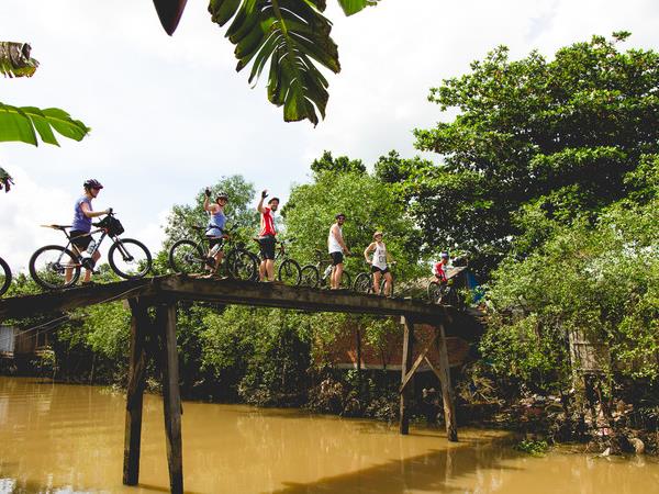 Hanoi to Halong Bay cycling vacation, Vietnam