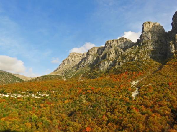 Greece walking vacation, Zagorohoria and Lefkada island