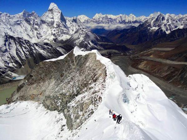 Nepal Island Peak trekking expedition