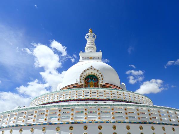 Ladakh mountains trekking adventure