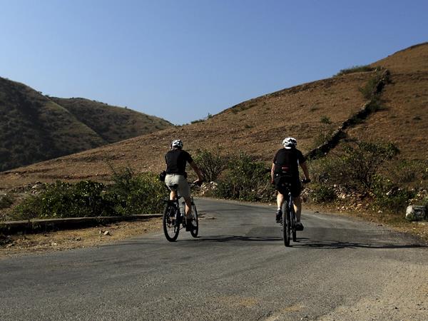 Cycling tour of Rajasthan with Taj Mahal