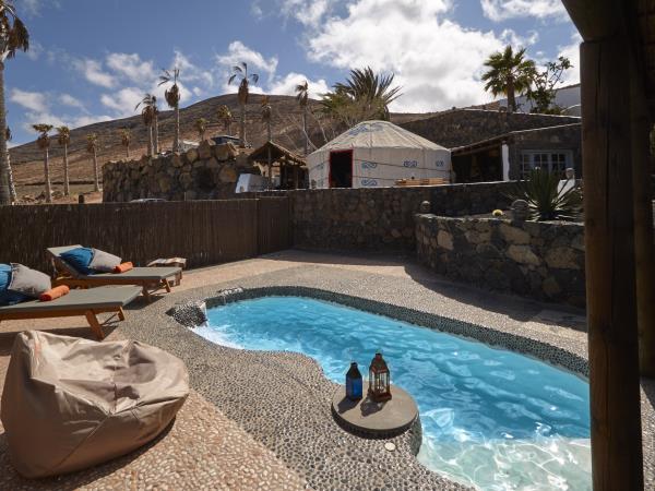 Lanzarote yurt vacation with pool