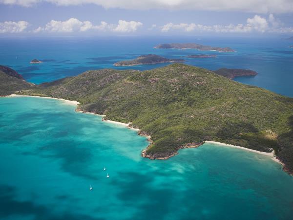Learn to sail in the Whitsundays