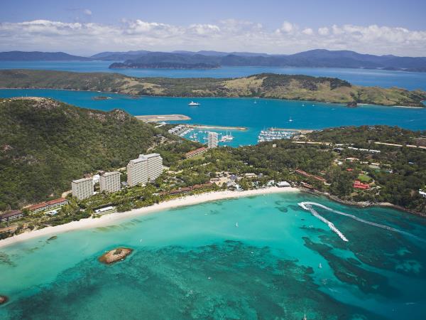 Learn to sail in the Whitsundays