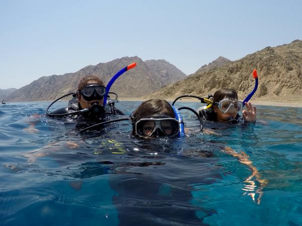 Family learn to scuba dive holidays