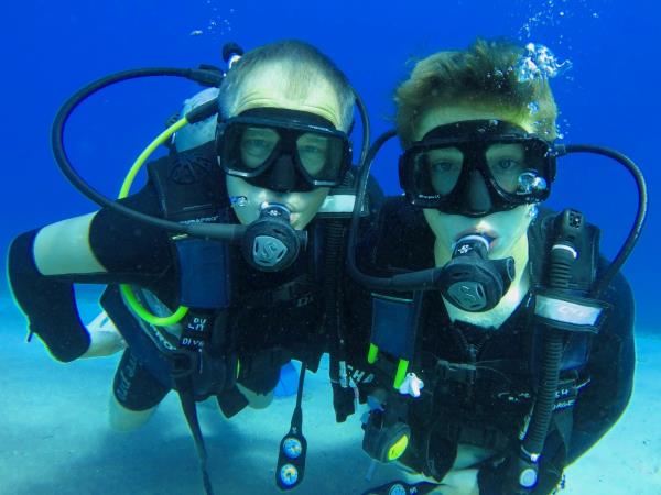 Family learn to scuba dive holidays