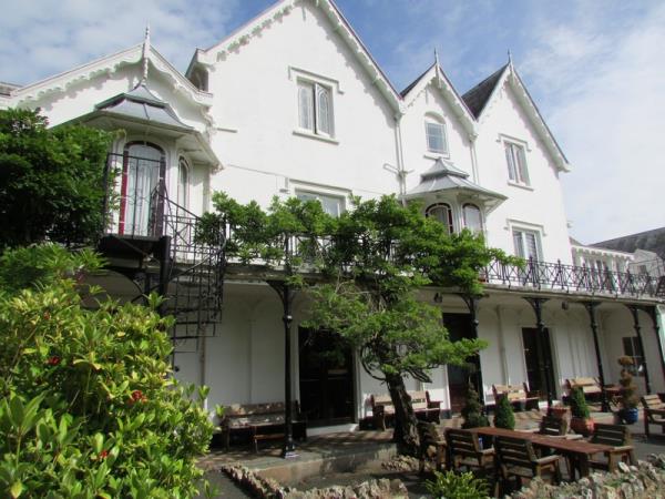 Sidmouth and the Devon Coast hiking vacation