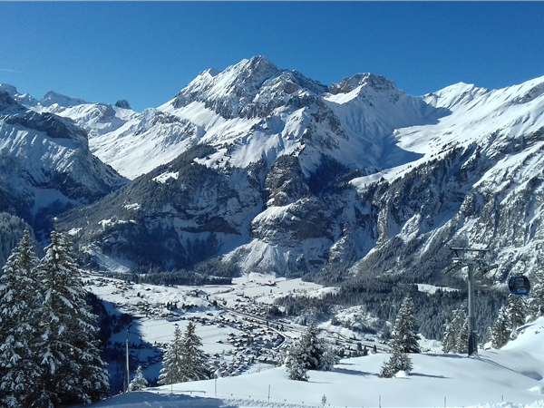 Kandersteg winter hiking vacation in Switzerland