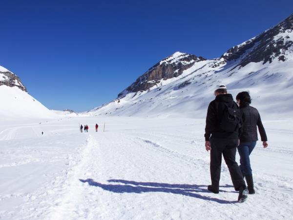 Kandersteg winter hiking vacation in Switzerland