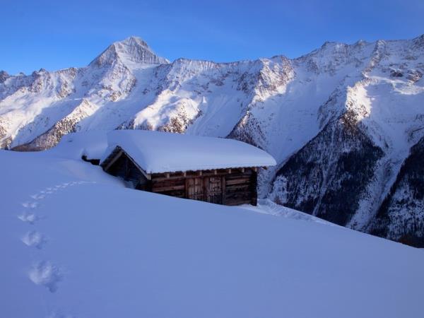 Kandersteg winter hiking vacation in Switzerland