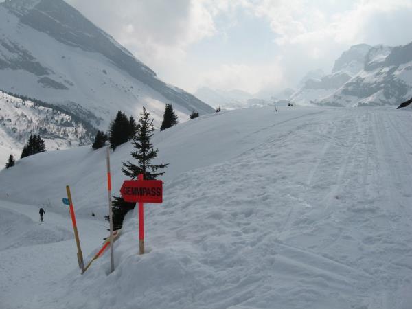 Kandersteg winter hiking vacation in Switzerland