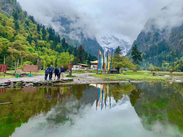 Yunnan trekking holiday, Mt Meili to Cizhong