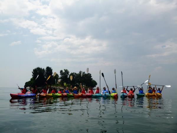 Rwanda kayaking vacation and gorilla safari