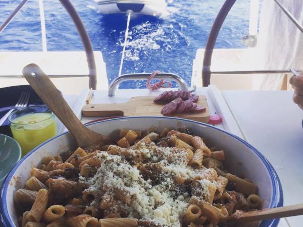 Gastronomy and sailing vacation in Greece