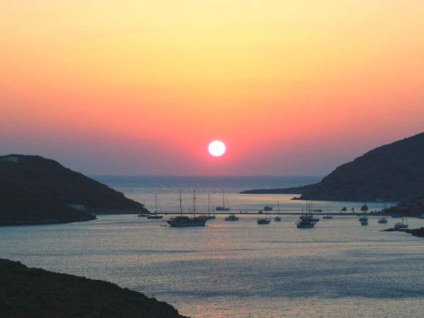 Cyclades islands sailing vacations in Greece