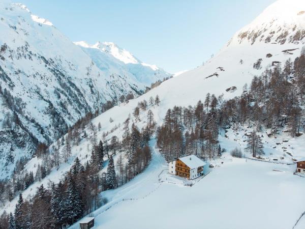 Austria skiing and winter activity vacation