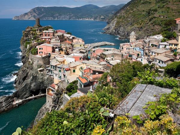 Cinque Terre hiking vacation, Italy