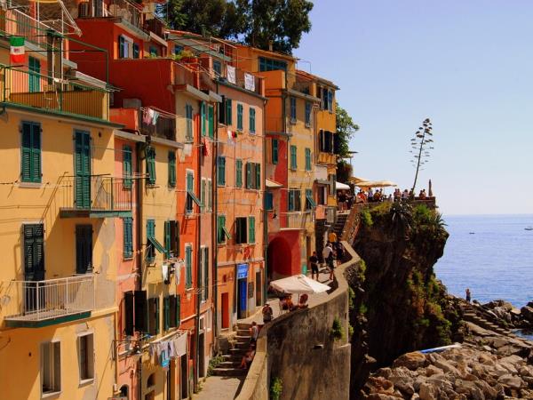Cinque Terre hiking vacation, Italy