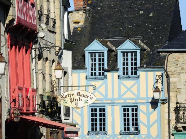 Brittany coastal walking vacation in France