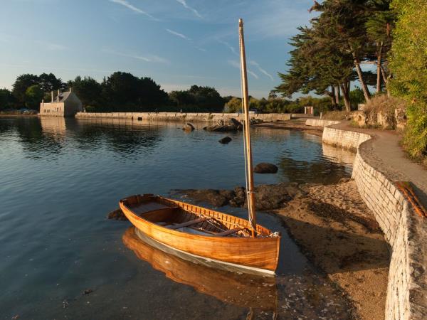 Brittany coastal walking vacation in France