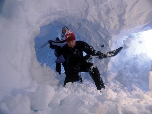 Winter trekking holiday in Scotland, snowhole expedition