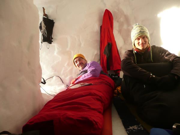 Winter trekking holiday in Scotland, snowhole expedition
