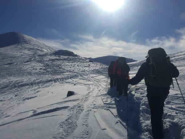 Winter trekking holiday in Scotland, snowhole expedition