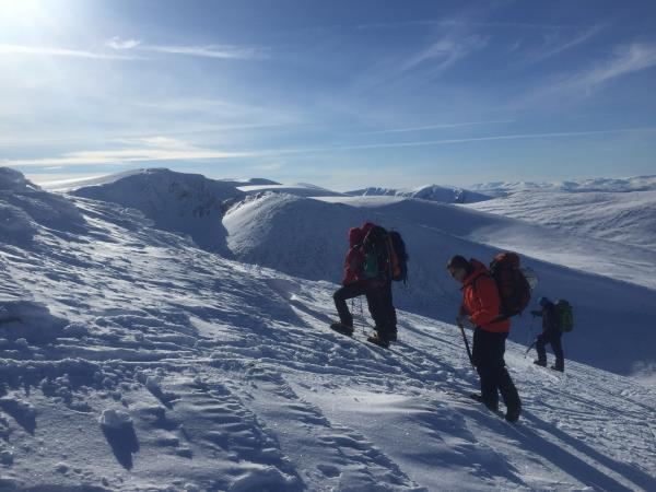 Winter trekking holiday in Scotland, snowhole expedition
