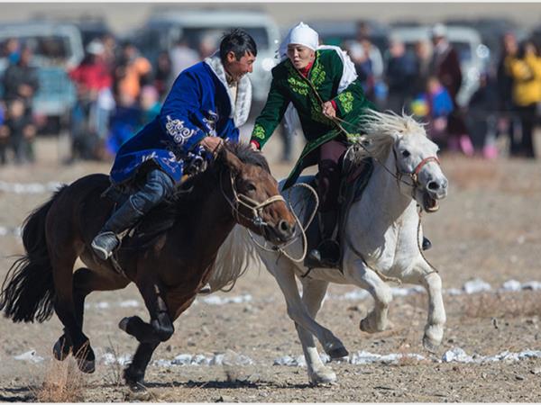 Eagle festival tour in Mongolia