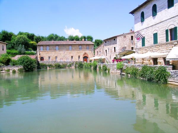 Tuscany self guided cycling vacation in Italy