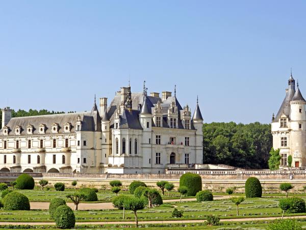 Loire cycling vacation in France
