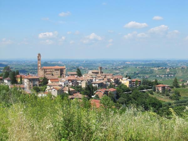 Piedmont self guided cycling vacation in Italy