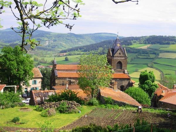 The wine villages of the Burgundy hiking vacation