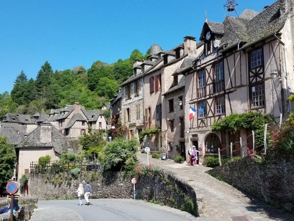 The wine villages of the Burgundy hiking vacation