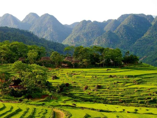 Vietnam walking vacation with Cambodia