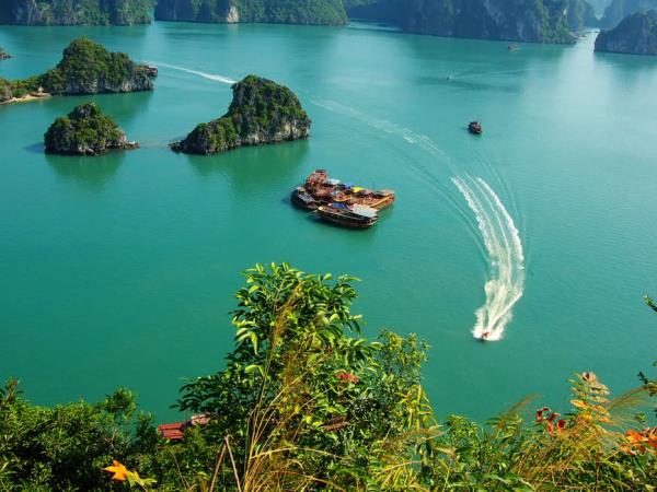 Vietnam walking vacation, one foot in Vietnam