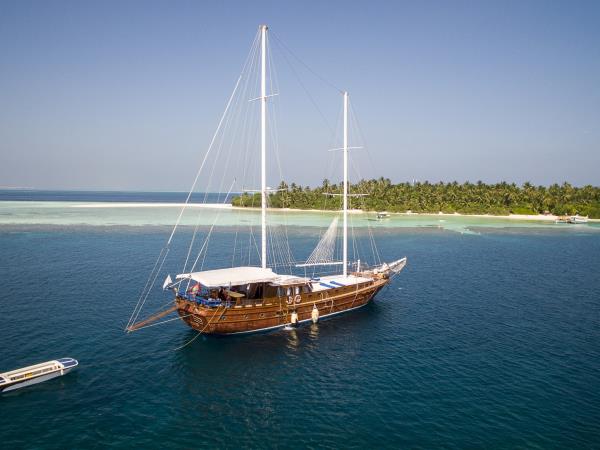 Maldives private gulet cruise vacation