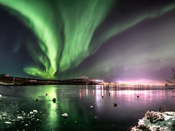Northern lights vacation in Swedish Lapland