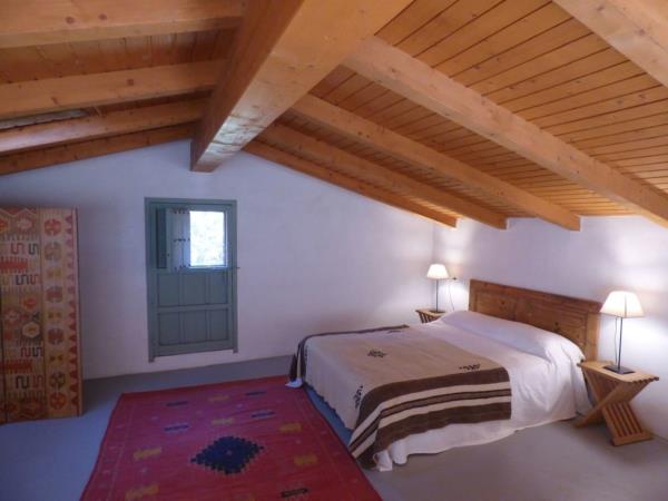 Rural accommodation with pool in Spain, sleeps 2