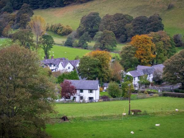 Mindful hiking vacation in Wales