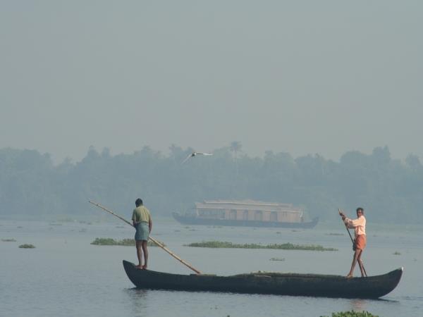 Tailor made houseboat cruise in Kerala, India